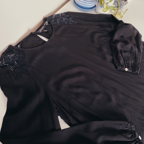 BANANA REPUBLIC Black Long Sleeve Lace Shoulder Blouse - Picture 4 of 5